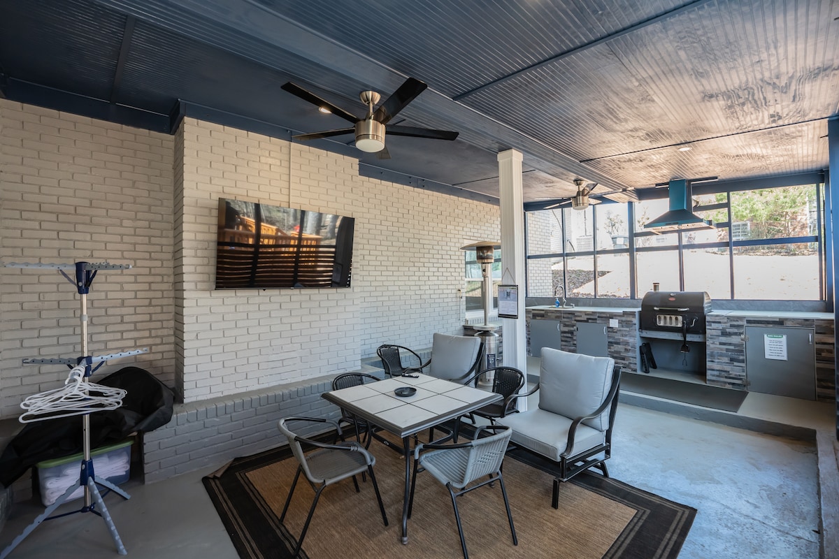 Dining area at Camp Creek Landings