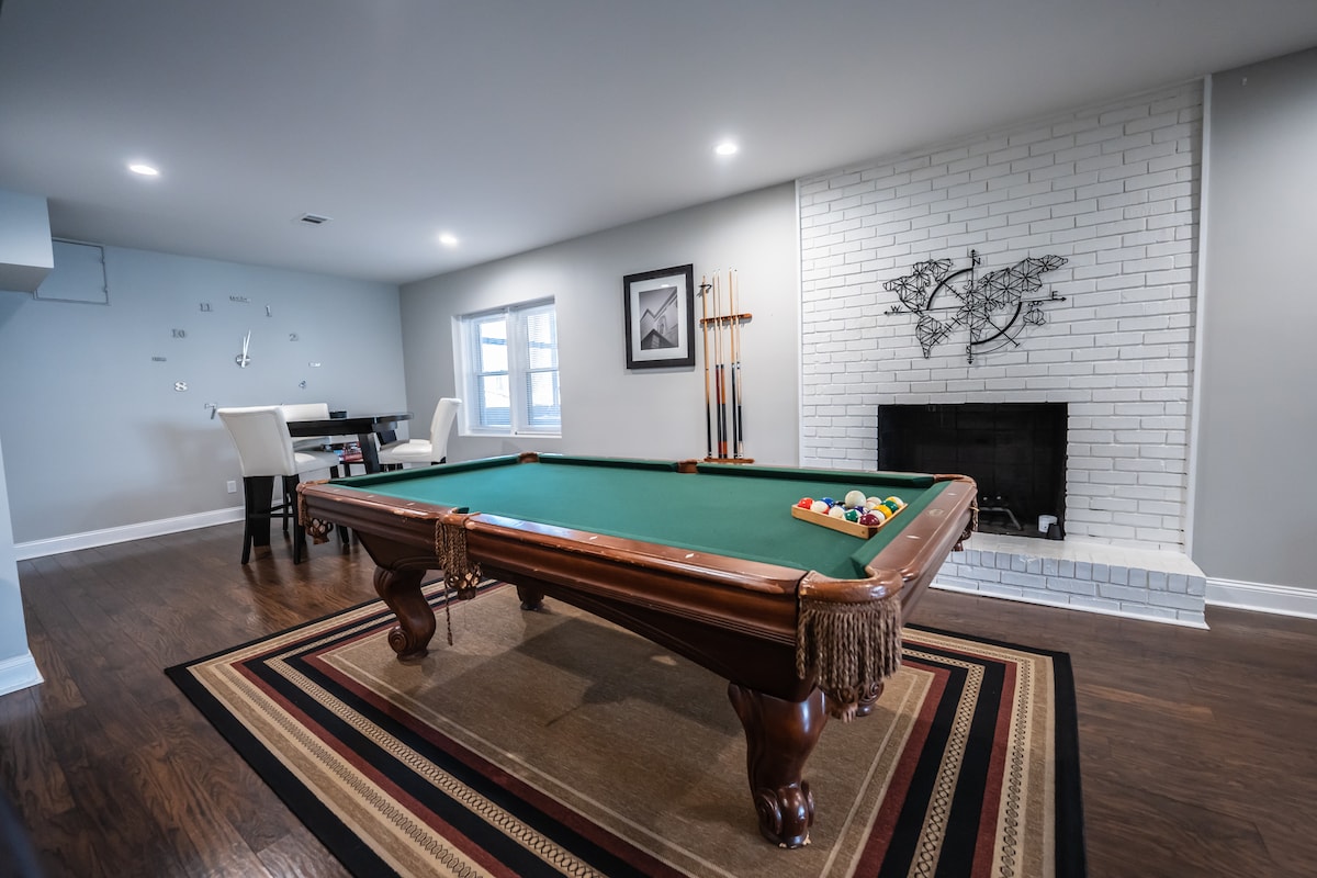 Game room with pool table at Camp Creek Landings