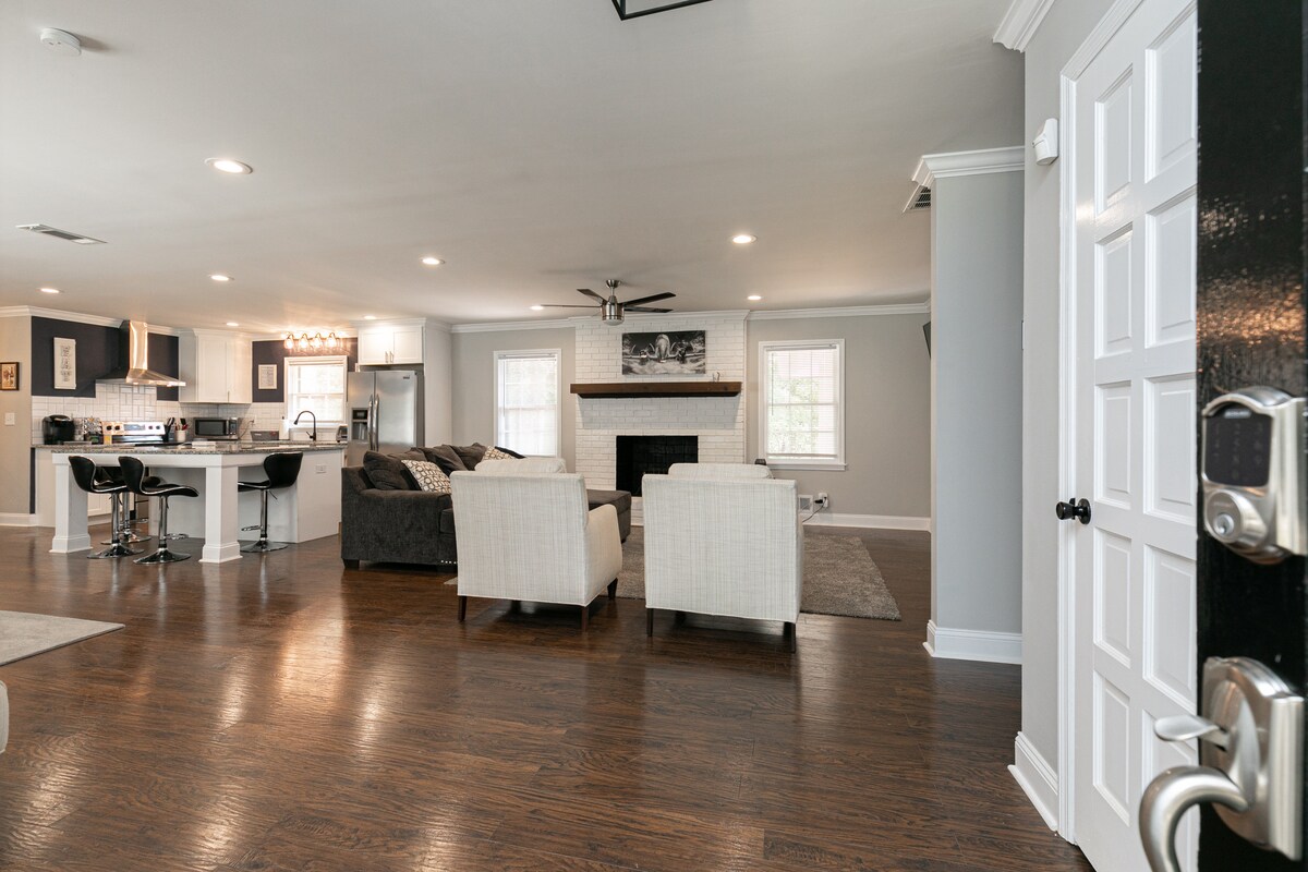 Living room at Camp Creek Landings